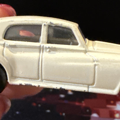 1985 Matchbox White Rolls Royce Silver Cloud, Made in Macau, 1:69 scale Diecast