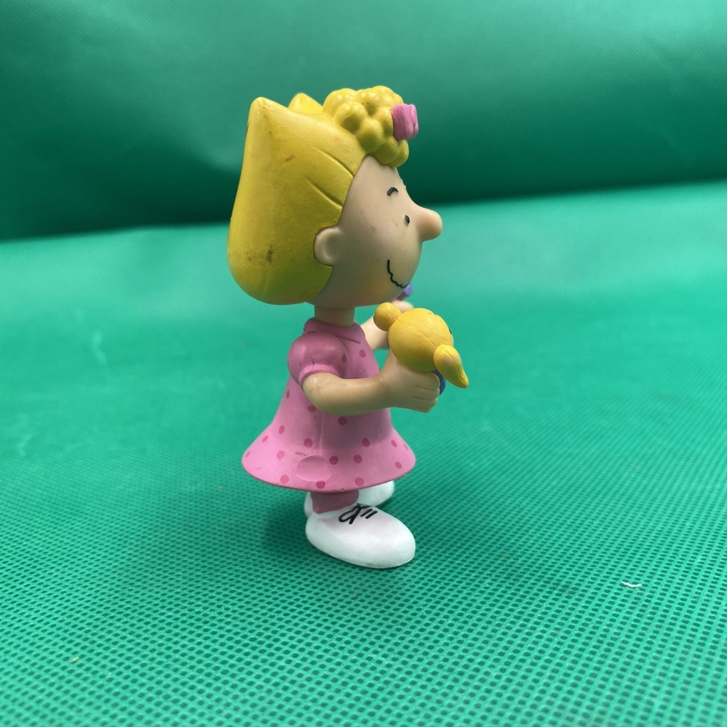 Charlie Brown Sally w/Doll & Brush Peanuts PVC Figure 3" Cake Topper