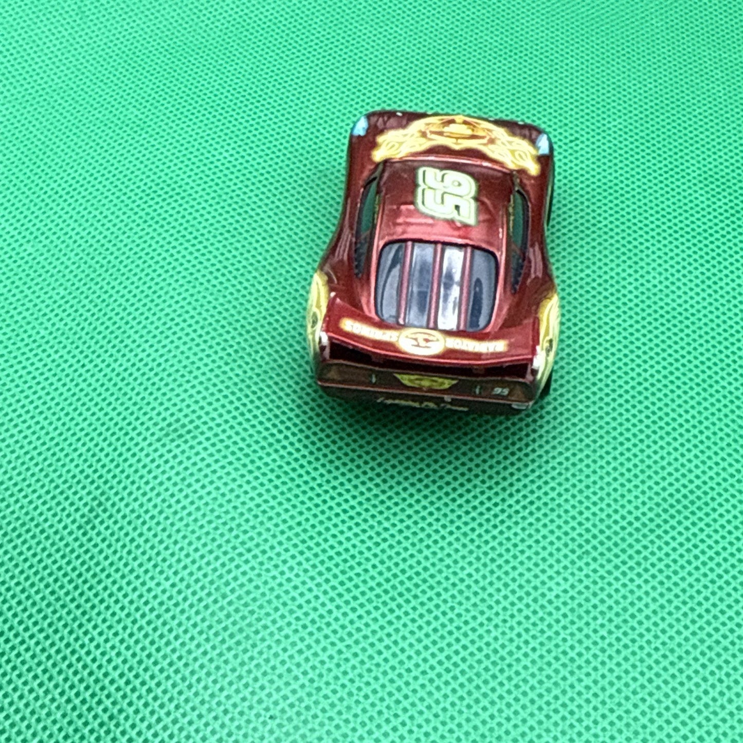 Disney / Pixar Cars ( Lightning McQueen ) -Neon Racers Exclusive Metallic Deco