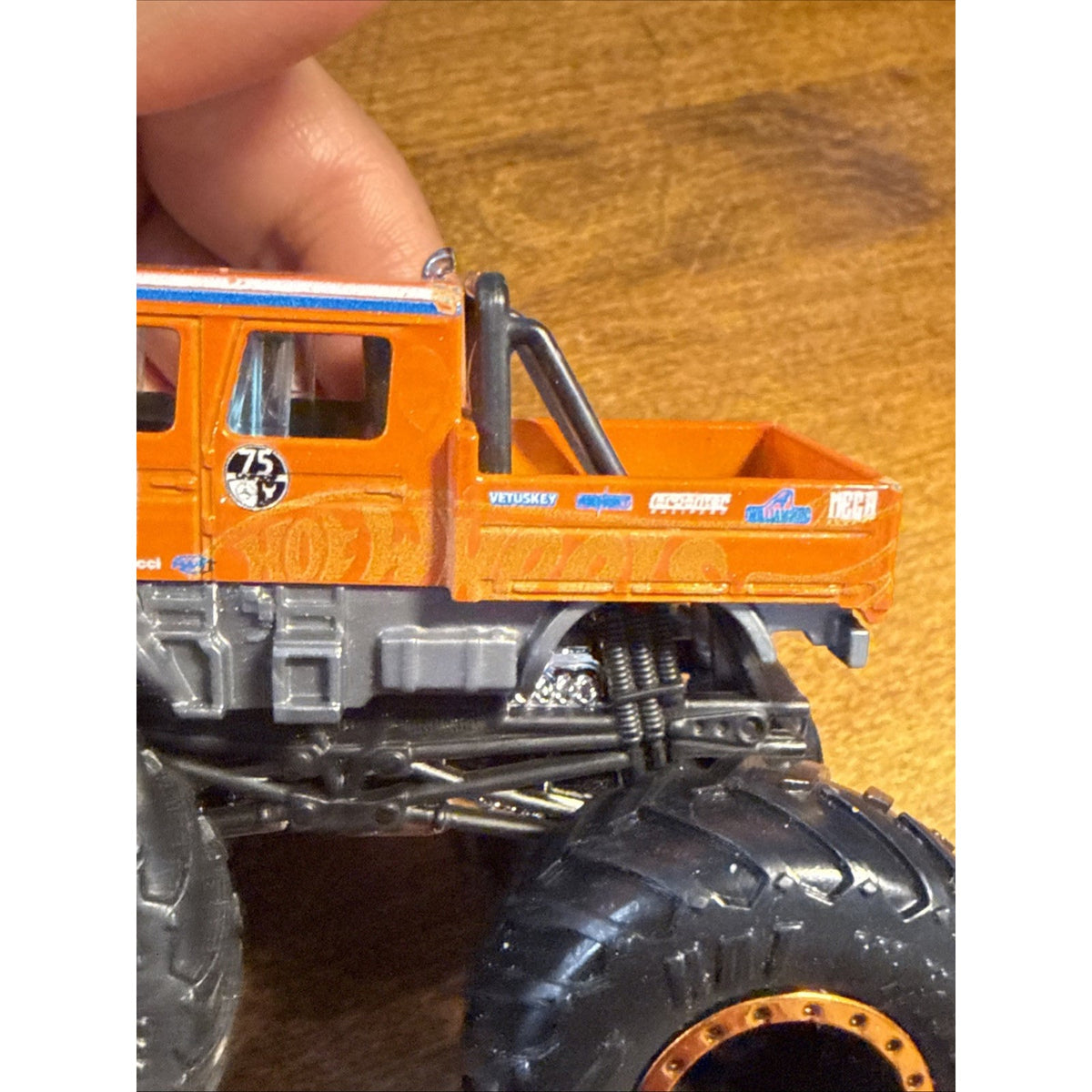 Hotwheels Monster Trucks Mercedes Benz Unimog Orange 1:64.