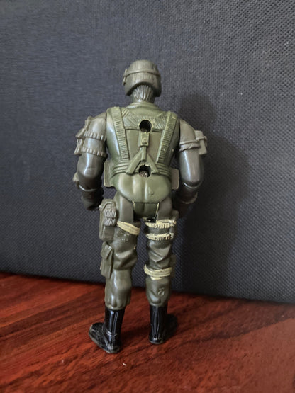 Action Figure 3.75" ARMY Camo Man Moveable Hole gripping Hands Unknown one loose leg - toyscardscomics