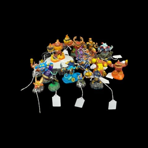 Activision Skylanders Action Figures Various Sets Lot of 40 Pieces +2 portals +carrier bag. - toyscardscomics