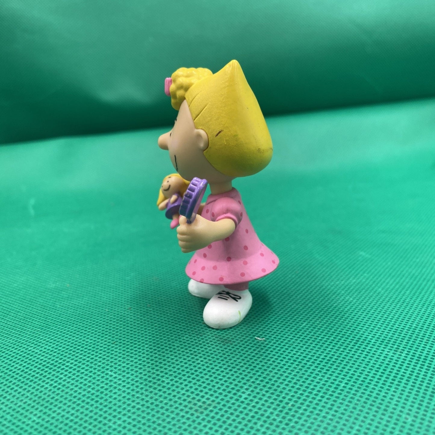 Charlie Brown Sally w/Doll & Brush Peanuts PVC Figure 3" Cake Topper
