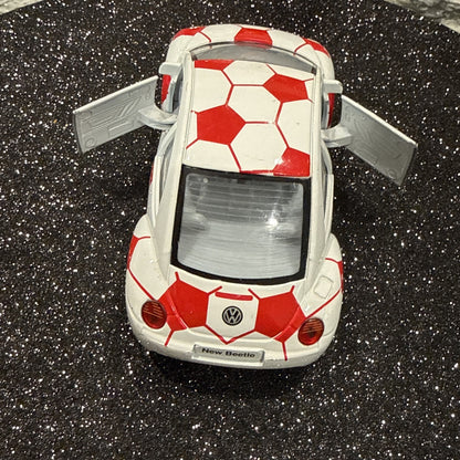 Kinsmart 1 / 32nd Volkswagen New Beetle, friction vehicle.