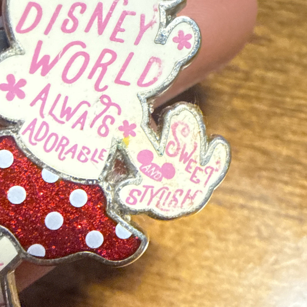 2020 Disney Minne Mouse Rock the Dots Word Filled Park Fashionista Pin (C)