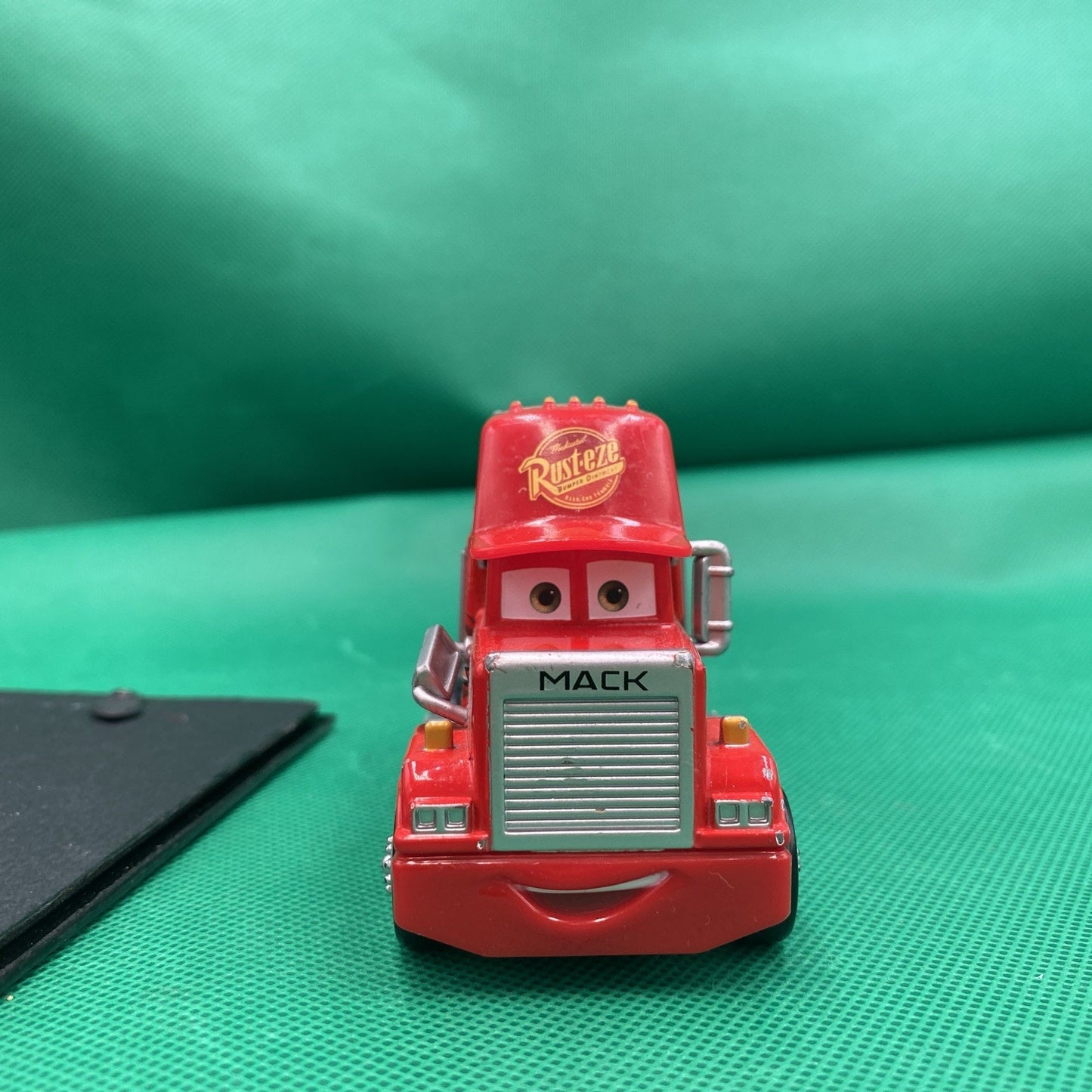 Disney Pixar Cars 3 Deluxe Mack Semi Truck Diecast B22#8