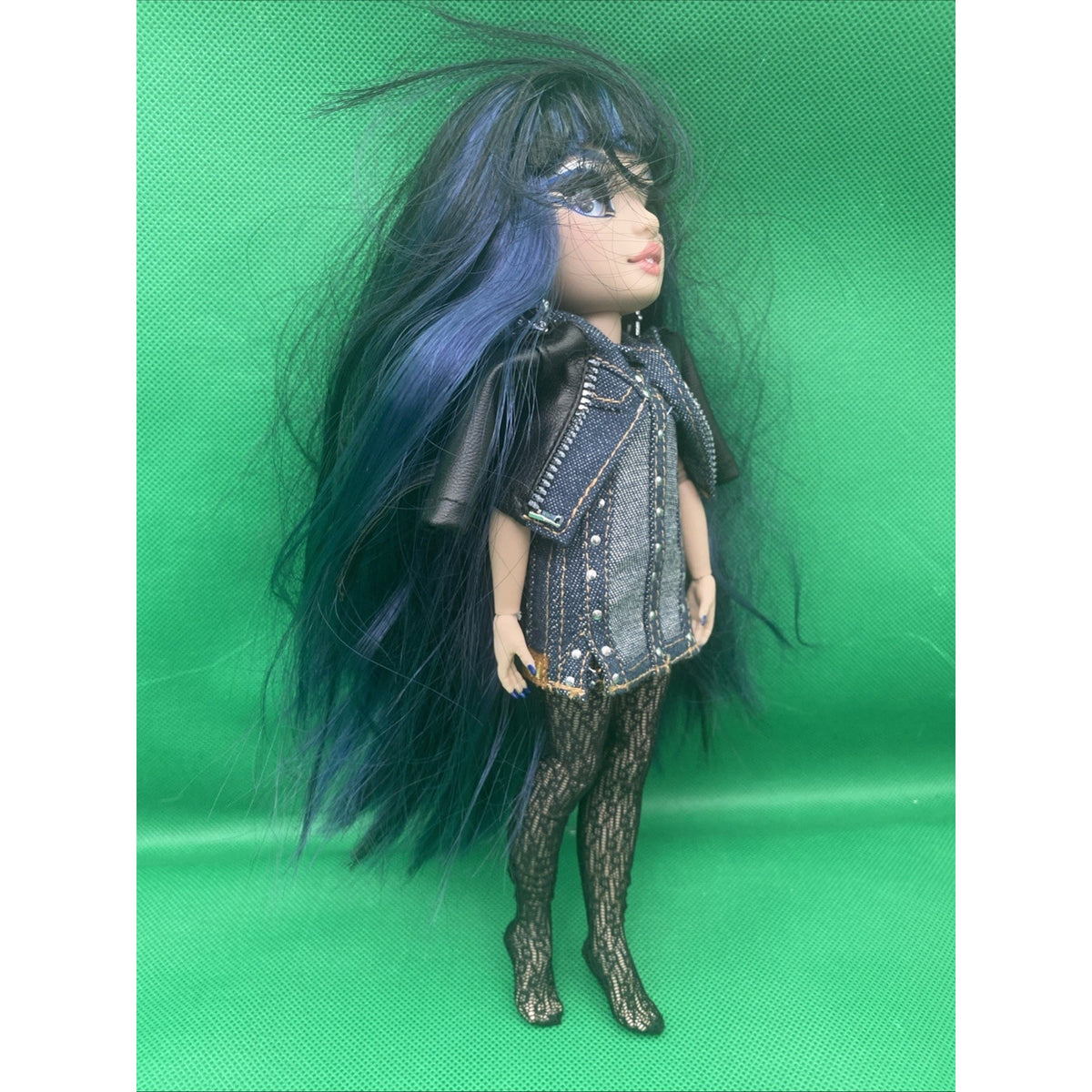 MGA Entertainment Amaya Raine Rainbow Fashion Doll DIFFRENT OUTFIT