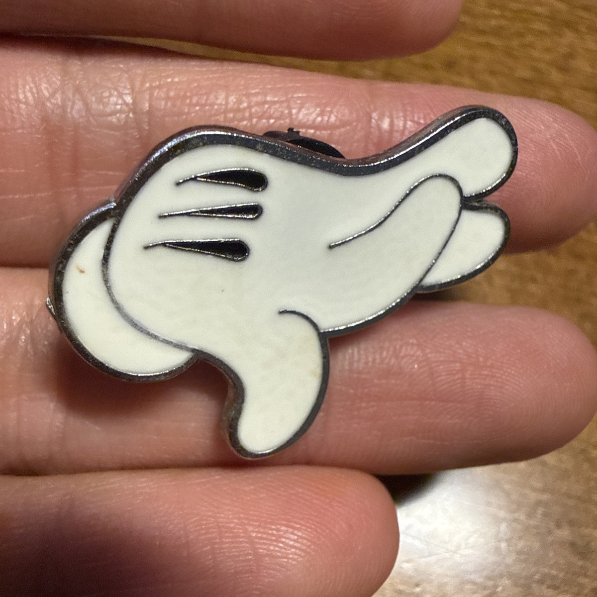 Mickey Mouse Hand White Glove Individual Disney Park Trading Pin - Missing Back