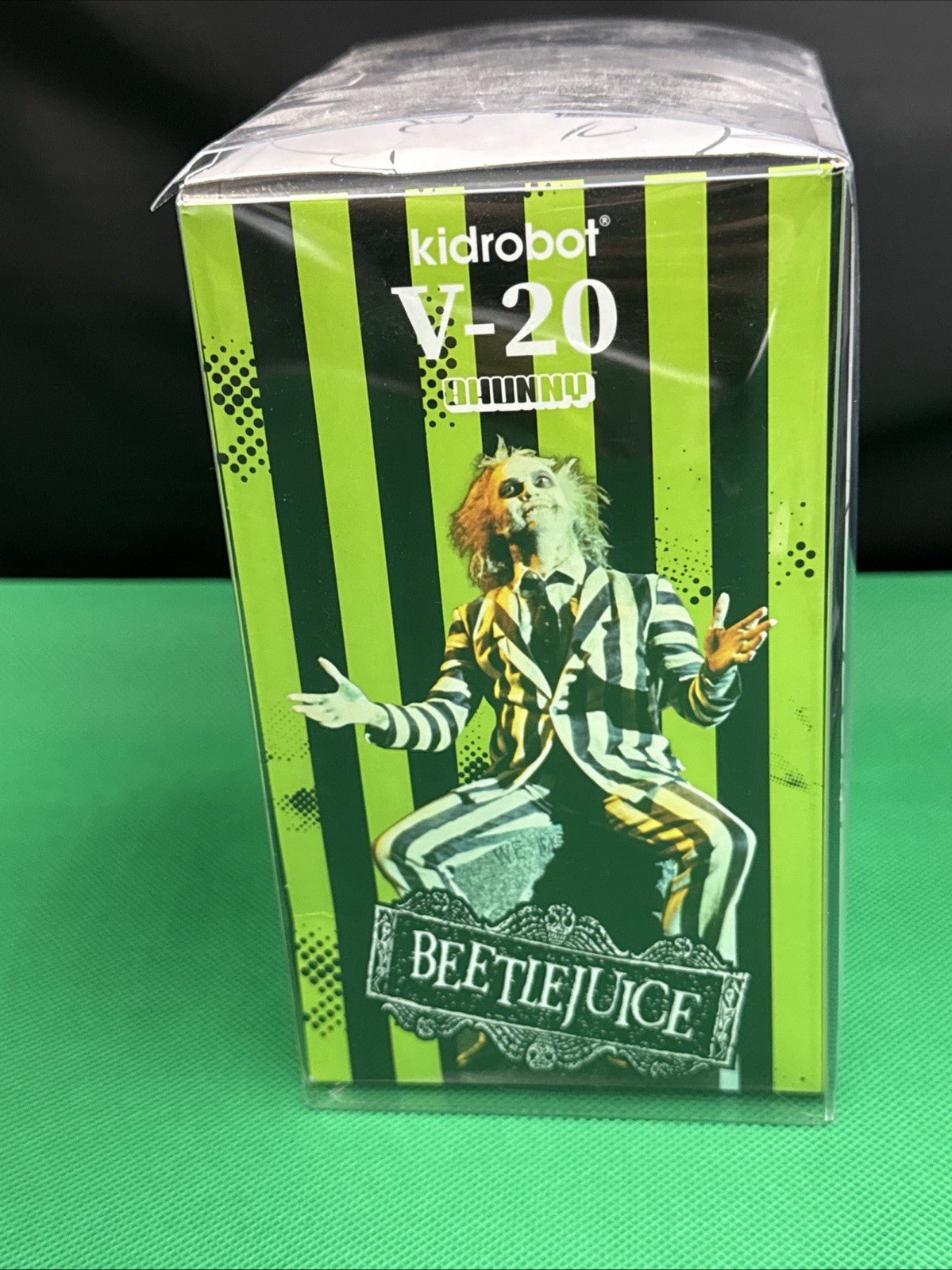Beetlejuice Bhunny V - 20 Vinyl Figure by Kidrobot 4" NEW - toyscardscomics