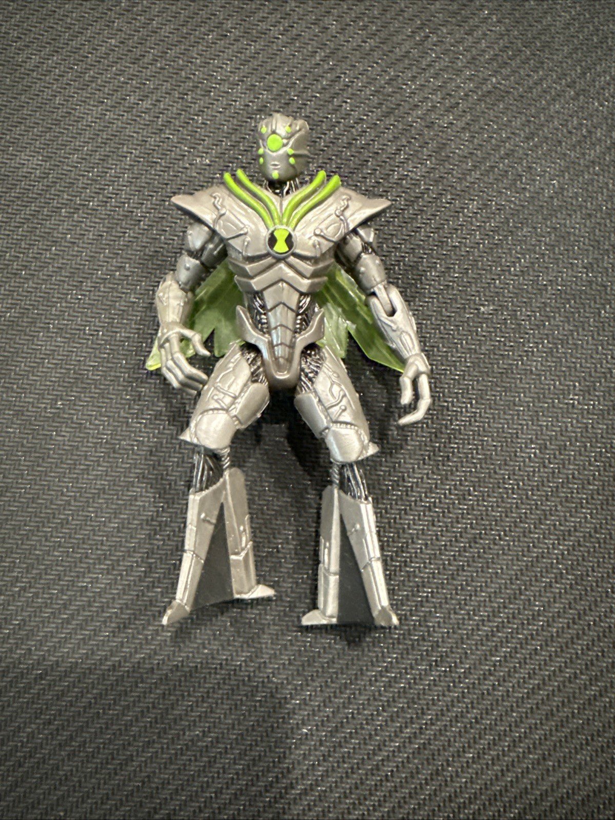 Ben 10 Ultimate ALIEN SWARM NANOMECH Action Figure 4" Cartoon Network Bandai 2 - toyscardscomics