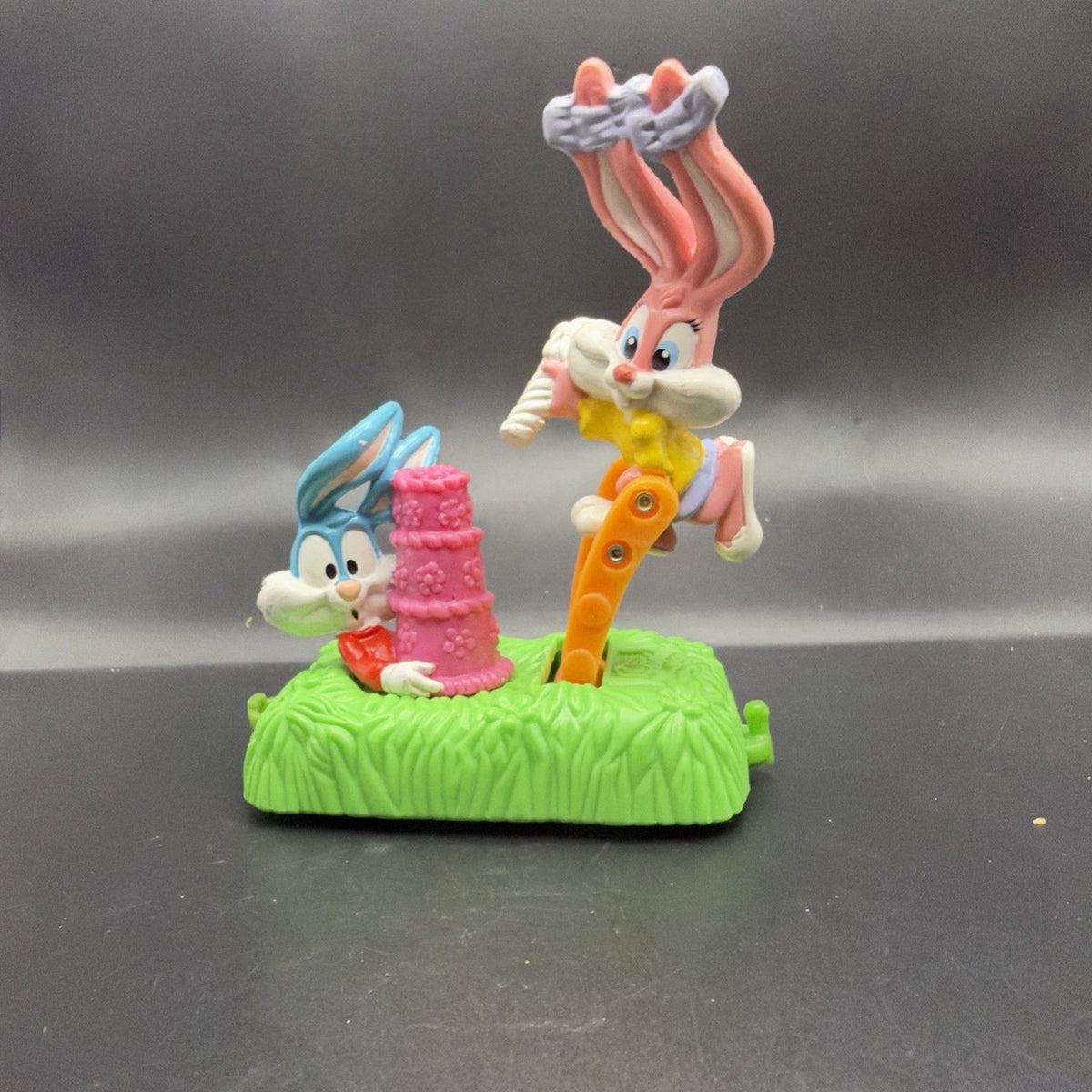 Vintage Looney Tunes Bugs Bunny & Lola Bunny Interactive Cake Toy – Warner Bros.