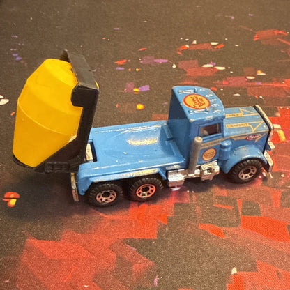 Matchbox Peterbilt 1981 Diecast Cement Truck Concrete Mixer Blue Yellow 1:80