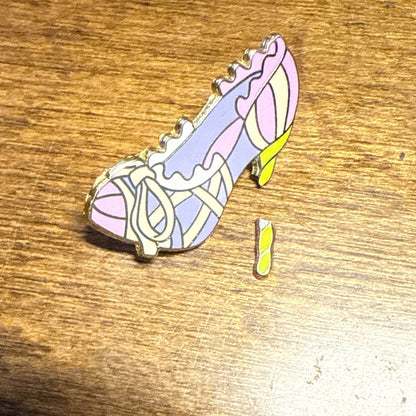 Disney Collectible Designer Princess Shoes Pin - Rapunzel - #2566 - 2012