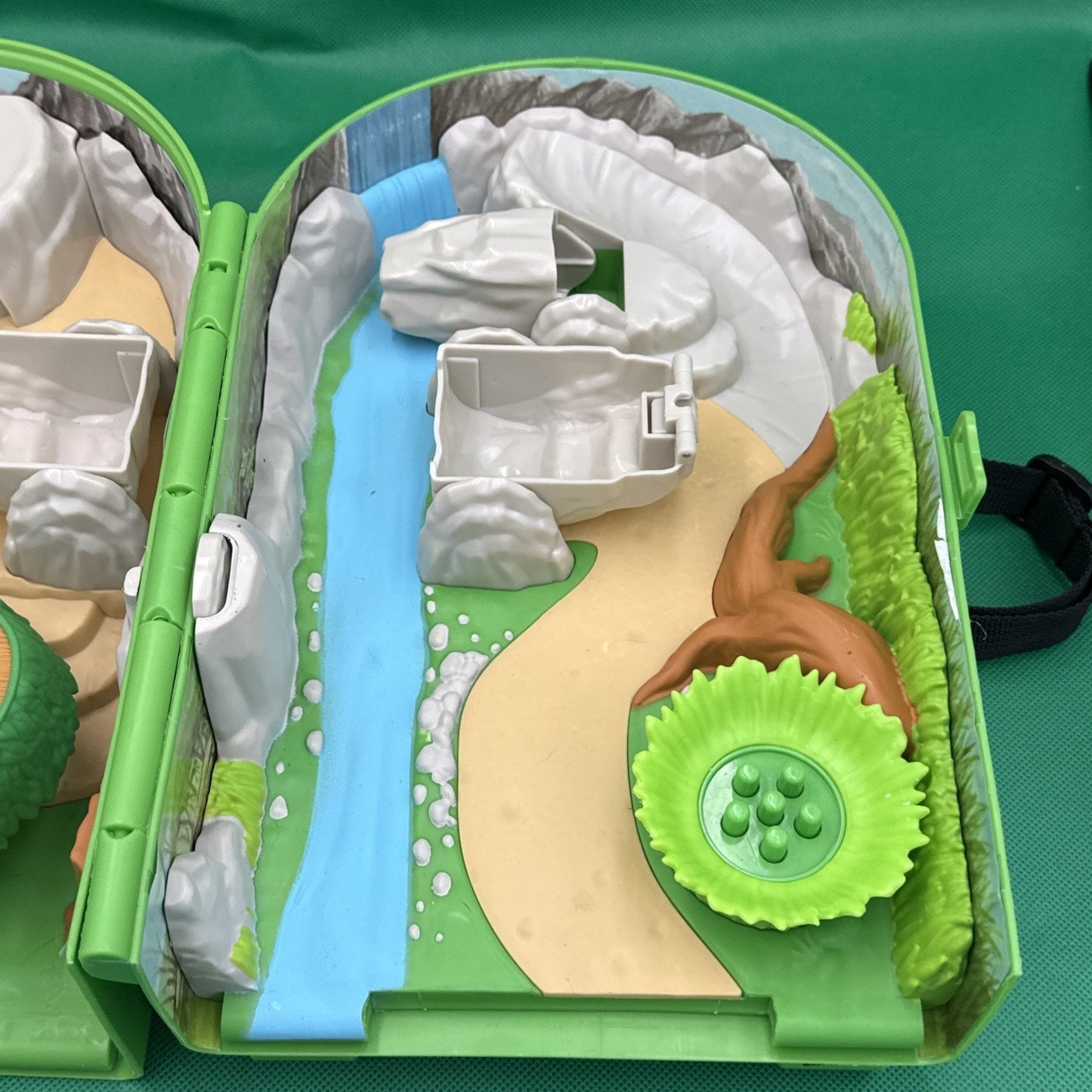Pokémon Carrying Case Play set Backpack Unfolds On The Go Play No Figures