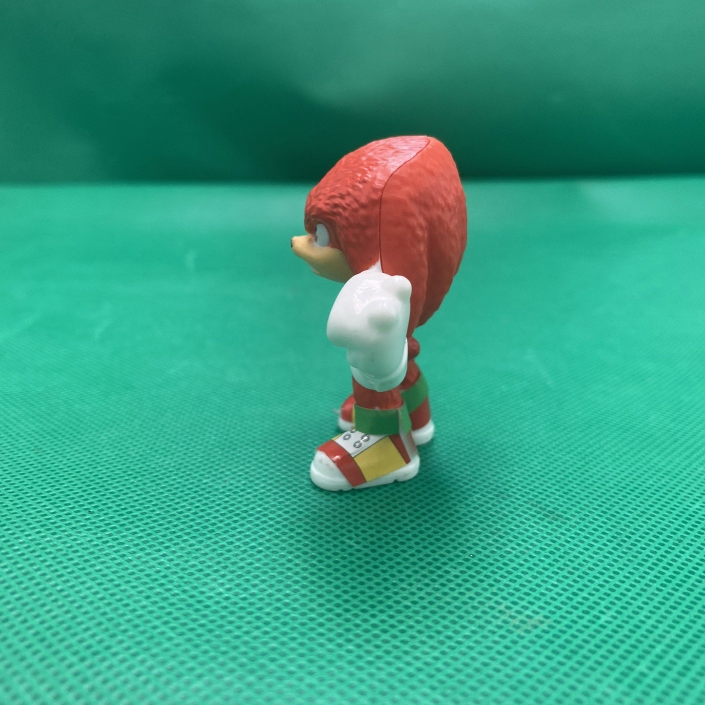 KNUCKLES THE ECHIDNA SONIC THE HEDGEHOG ACTION FIGURE MCDONAD’S TOY