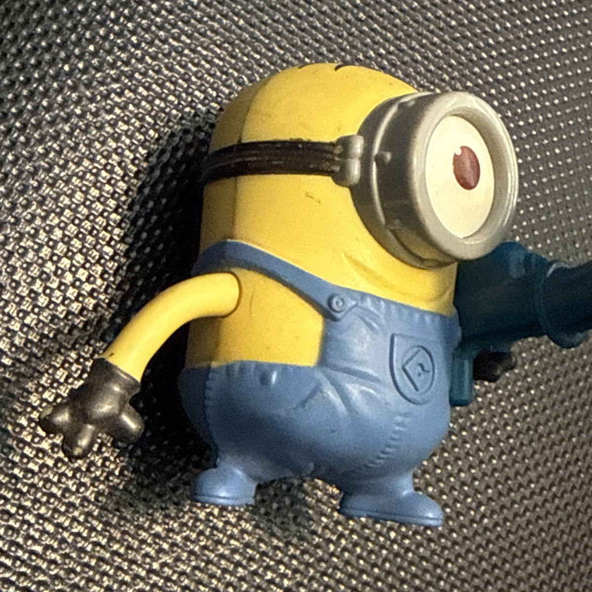 2013 McDONALDS DESPICABLE ME 2 #8 MINION STUART BLASTER HAPPY MEAL Not Tested