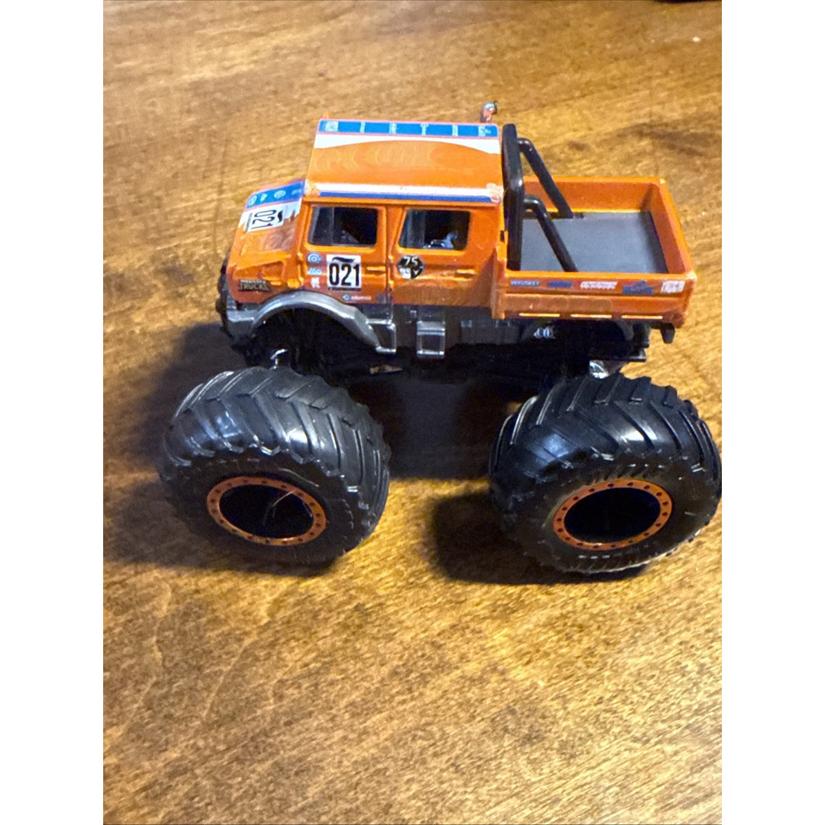 Hotwheels Monster Trucks Mercedes Benz Unimog Orange 1:64.