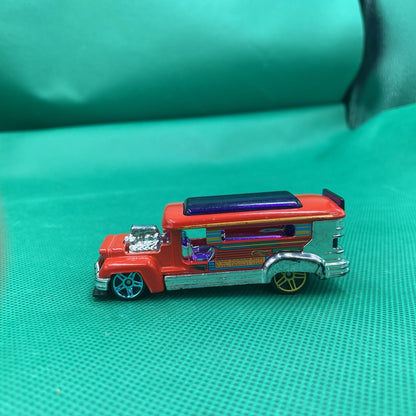 Hot Wheels Road Bandit Taxi rot/grau HW Art Cars Neu/OVP Jeepney Sammeltaxi Bus
