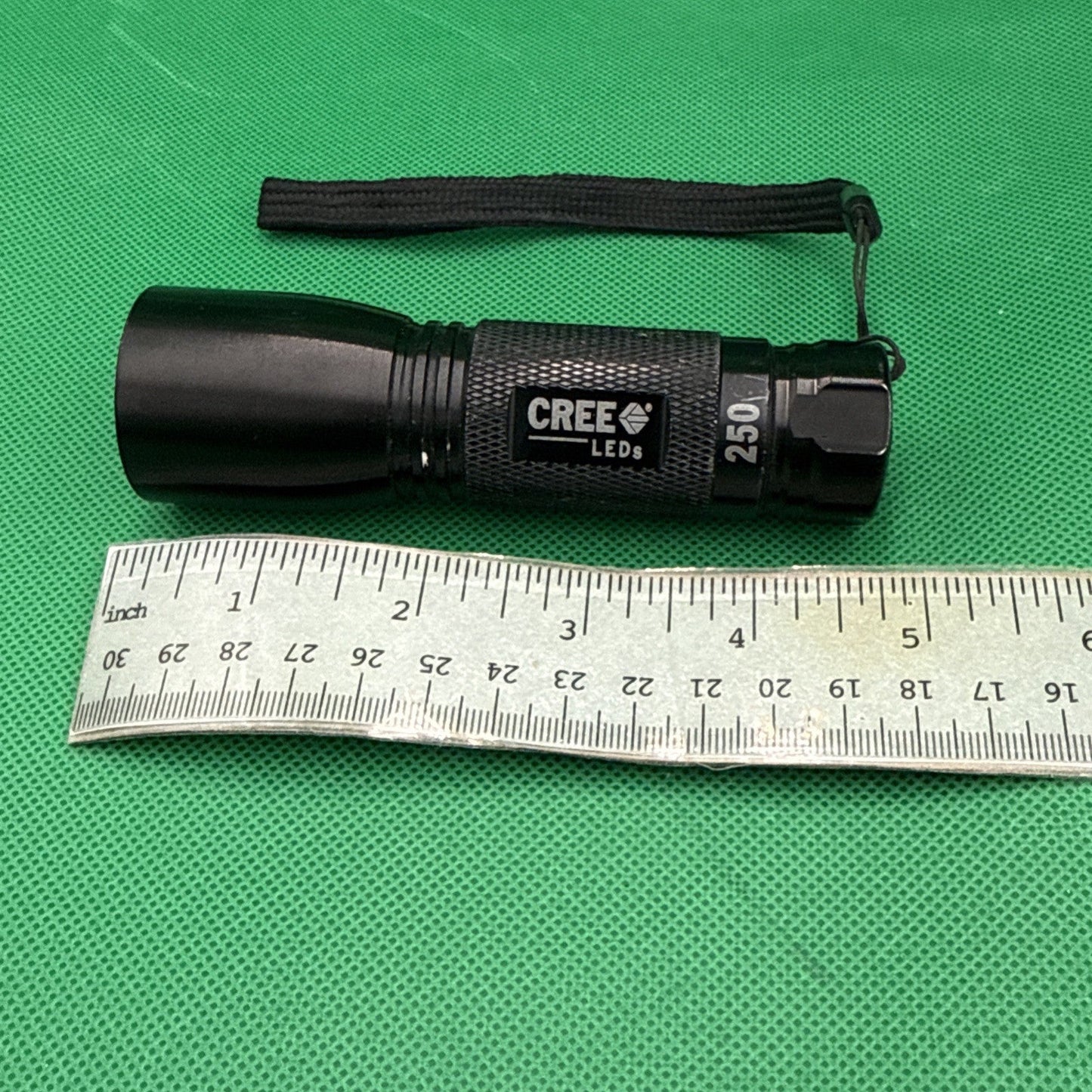 CREE Flashlight leds 250 1248 - toyscardscomics