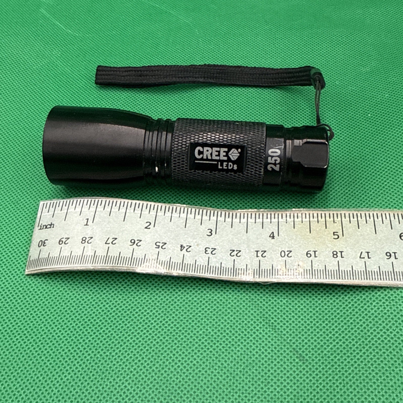 CREE Flashlight leds 250 1248 - toyscardscomics