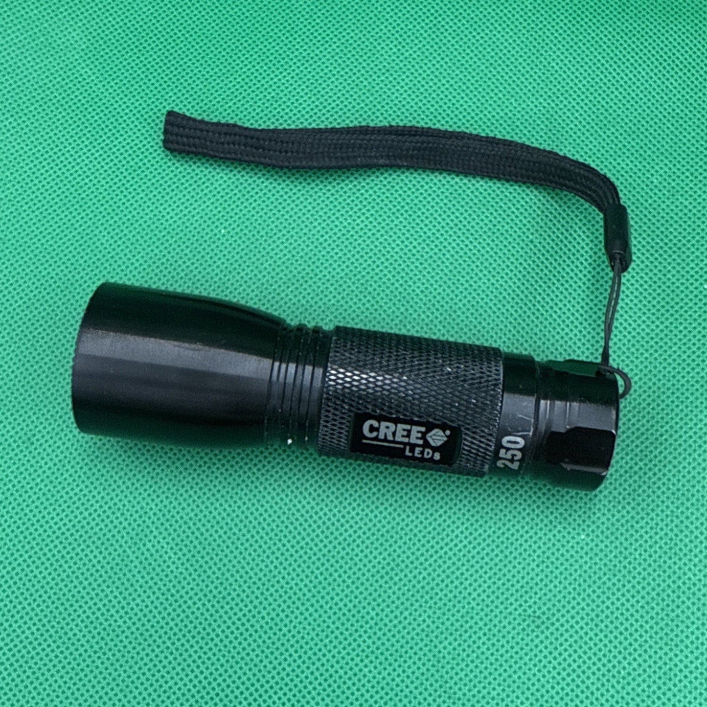 CREE Flashlight leds 250 1248 - toyscardscomics