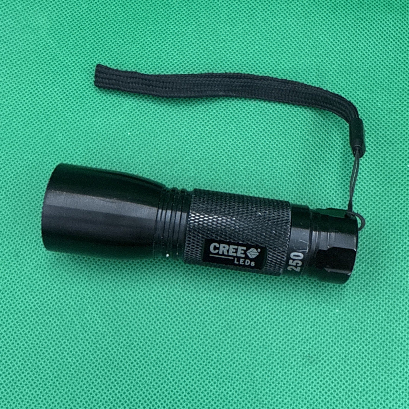 CREE Flashlight leds 250 1248 - toyscardscomics
