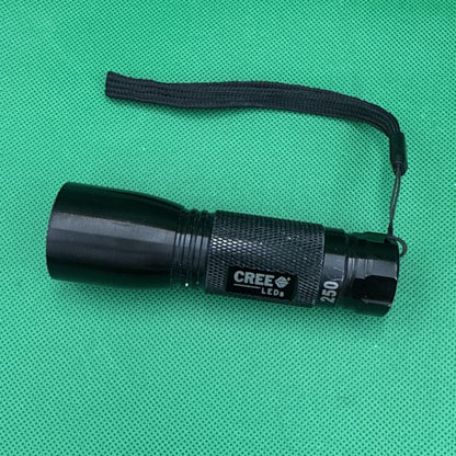 CREE Flashlight leds 250 1248 - toyscardscomics