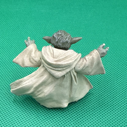 Hasbro YODA STAR WARS MINI 2”ACTION FIGURE PLASTIC TOY (PRE-OWNED)