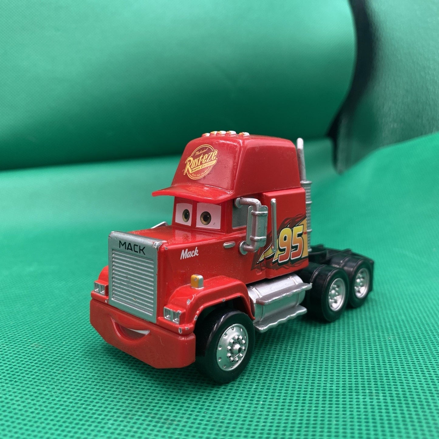 Disney Pixar Cars 3 Deluxe Mack Semi Truck Diecast B22#8