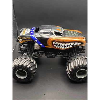 Hot Wheels Monster Jam Monster Mutt Rottweiler Diecast Metal Monster Truck