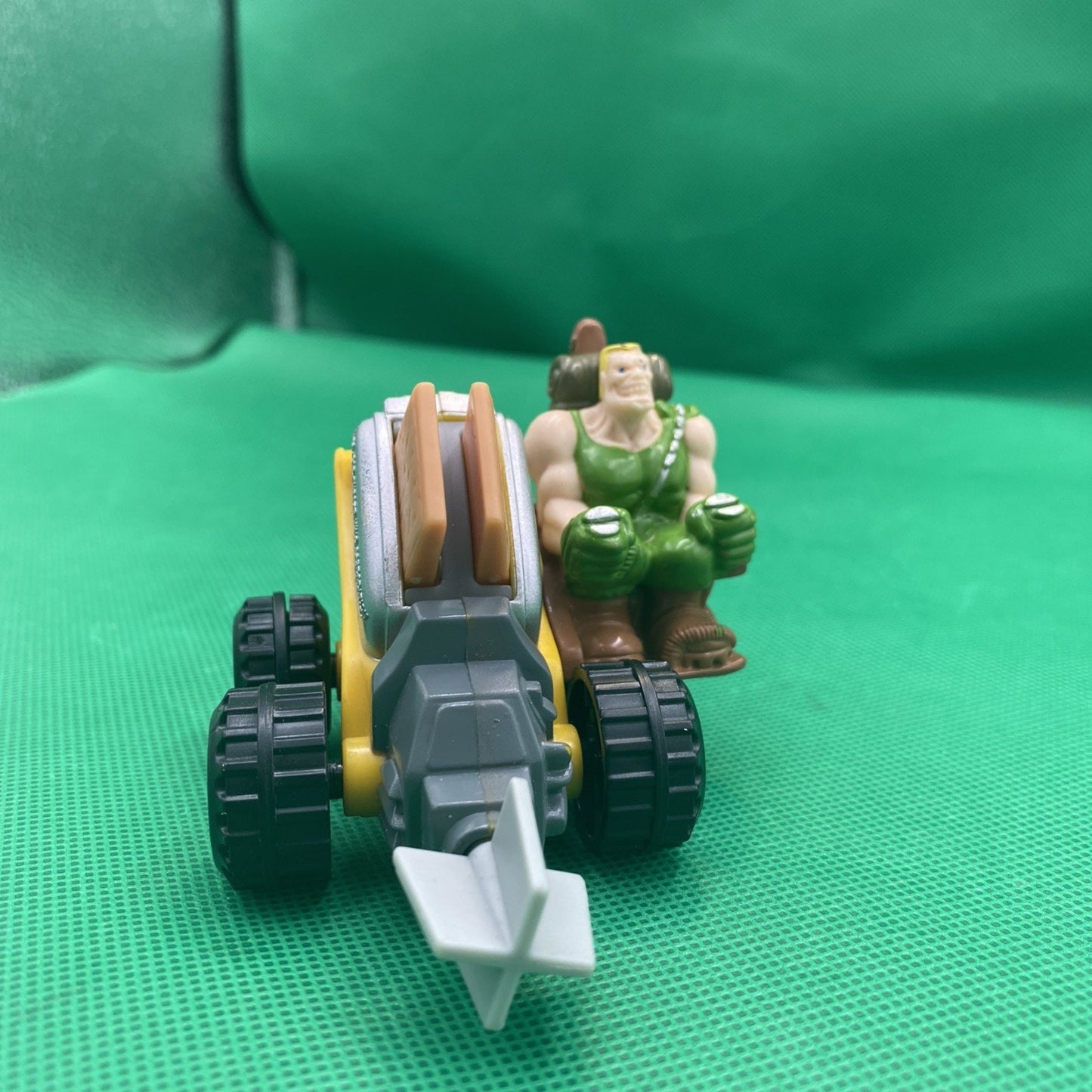 BURGER KING KID'S MEAL TOY 1998 SMALL SOLDIERS - BRICK BAZOOKA TOASTER CAR WORKS
