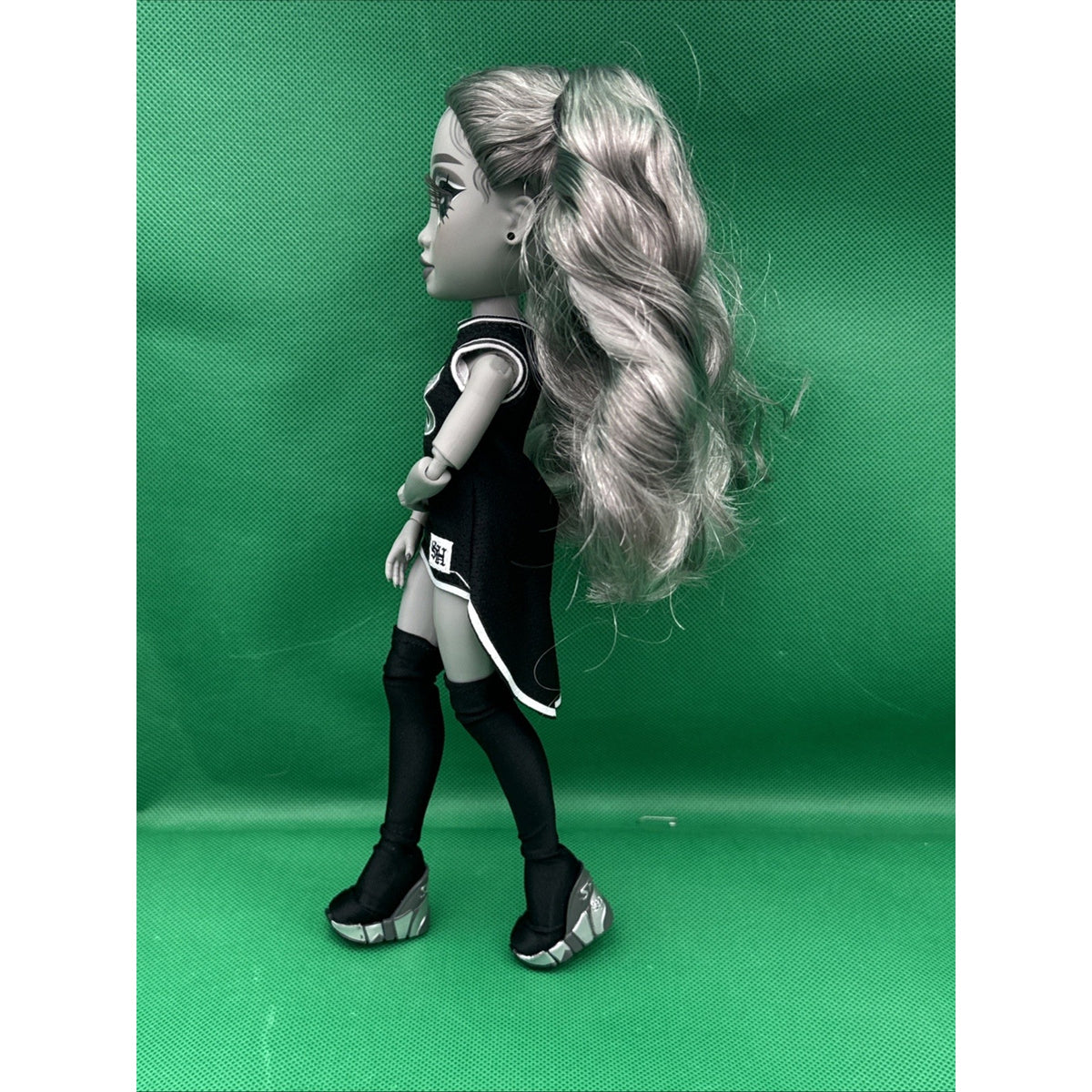 Rainbow High Nicole Steel Grayscale Fashion Shadow High Doll Athletic Attire