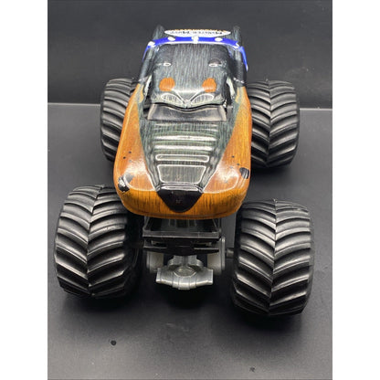 Hot Wheels Monster Jam Monster Mutt Rottweiler Diecast Metal Monster Truck