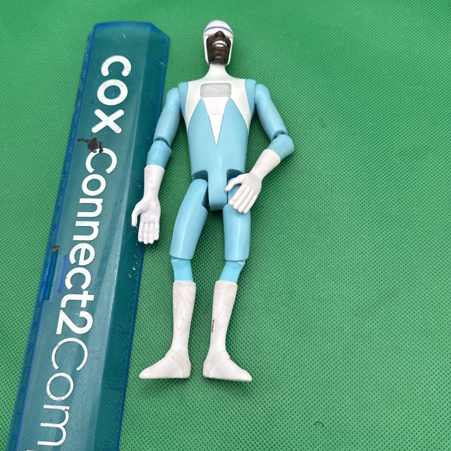 Disney Pixar The Incredibles Frozone Talking Interactables Figure Mattel 2020(8)
