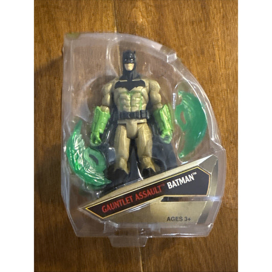 Batman v Superman: Dawn of Justice Gauntlet Assault Batman 6" Figure Open Bubble