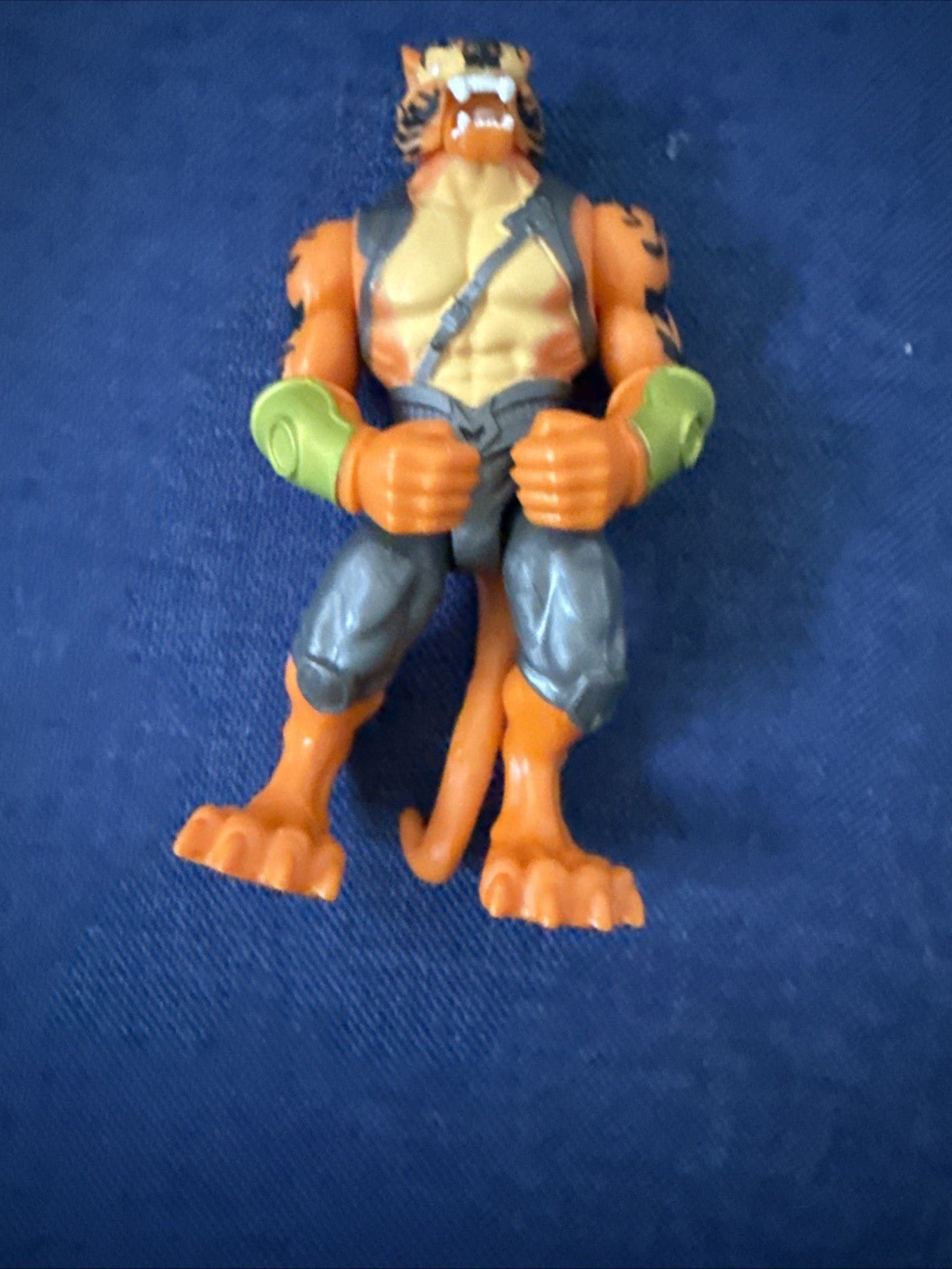 DC Comics Cape Crusader Bronze Tiger 4 inch Action Figure - toyscardscomics