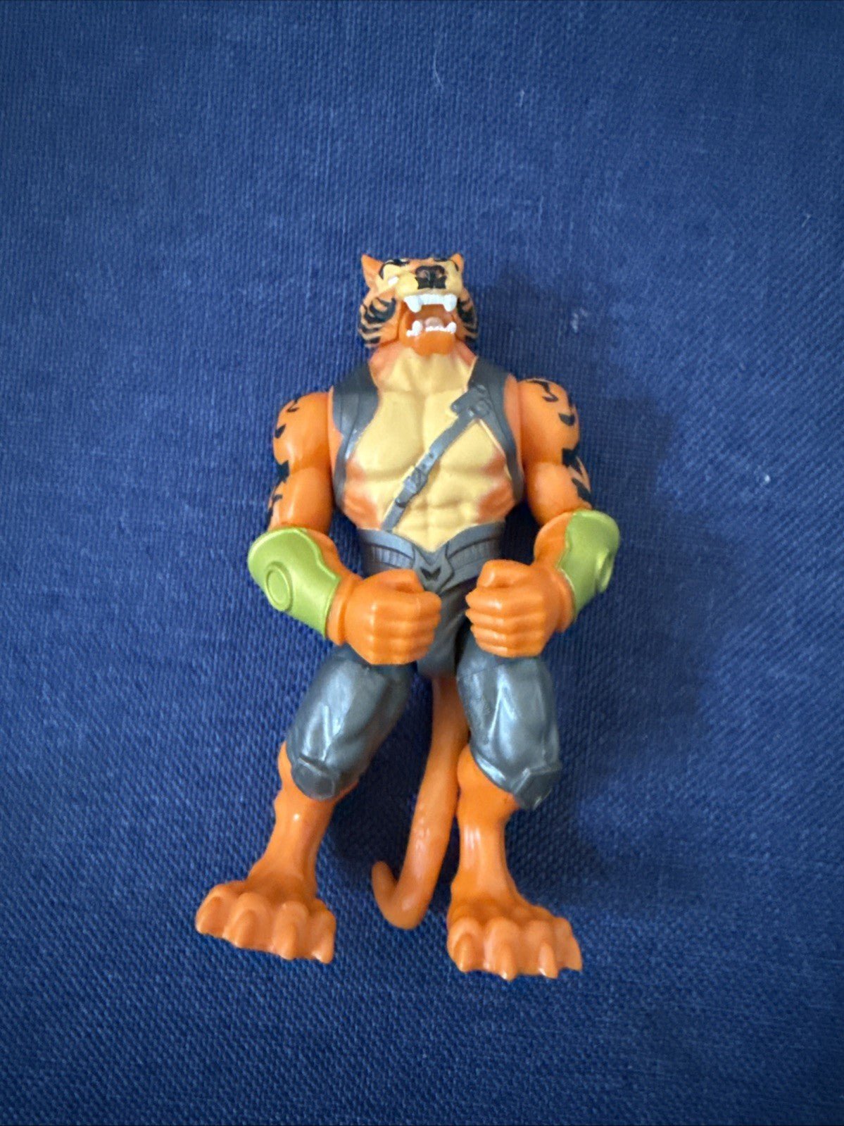 DC Comics Cape Crusader Bronze Tiger 4 inch Action Figure - toyscardscomics