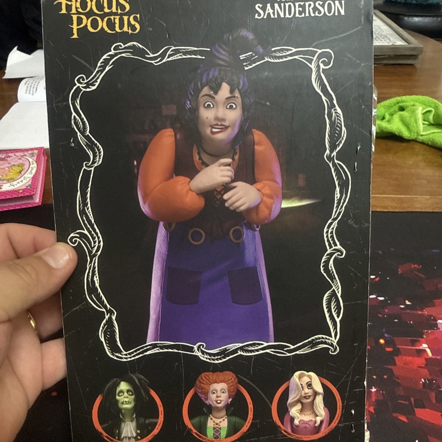 NECA Hocus Pocus Mary Sanderson Scale Action Figure 6"