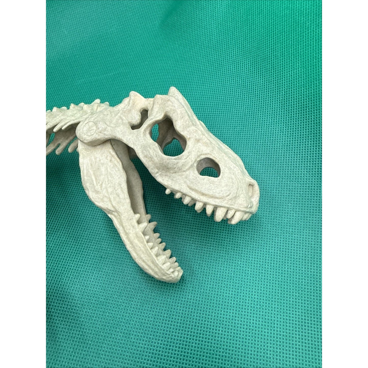 Jurassic World Fallen Kingdom Quest Indominus Rex Articulated Skeleton Figure