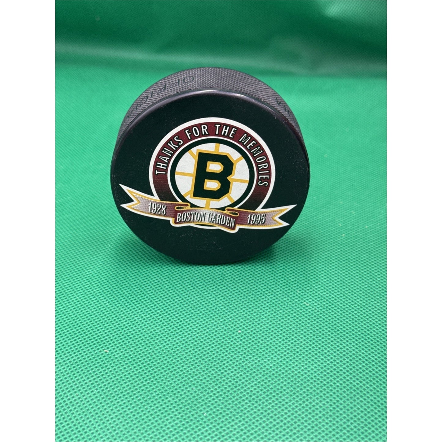 Bruins Thanks For The Memories Boston Garden 1928-1995 Hockey Puck vs Canadians