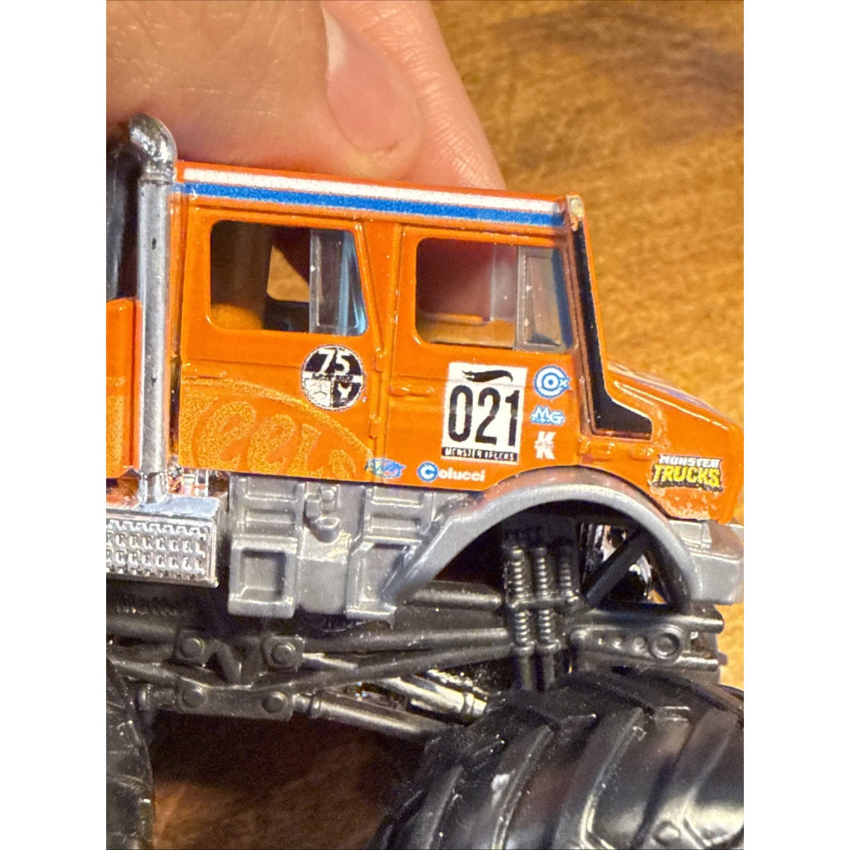 Hotwheels Monster Trucks Mercedes Benz Unimog Orange 1:64.