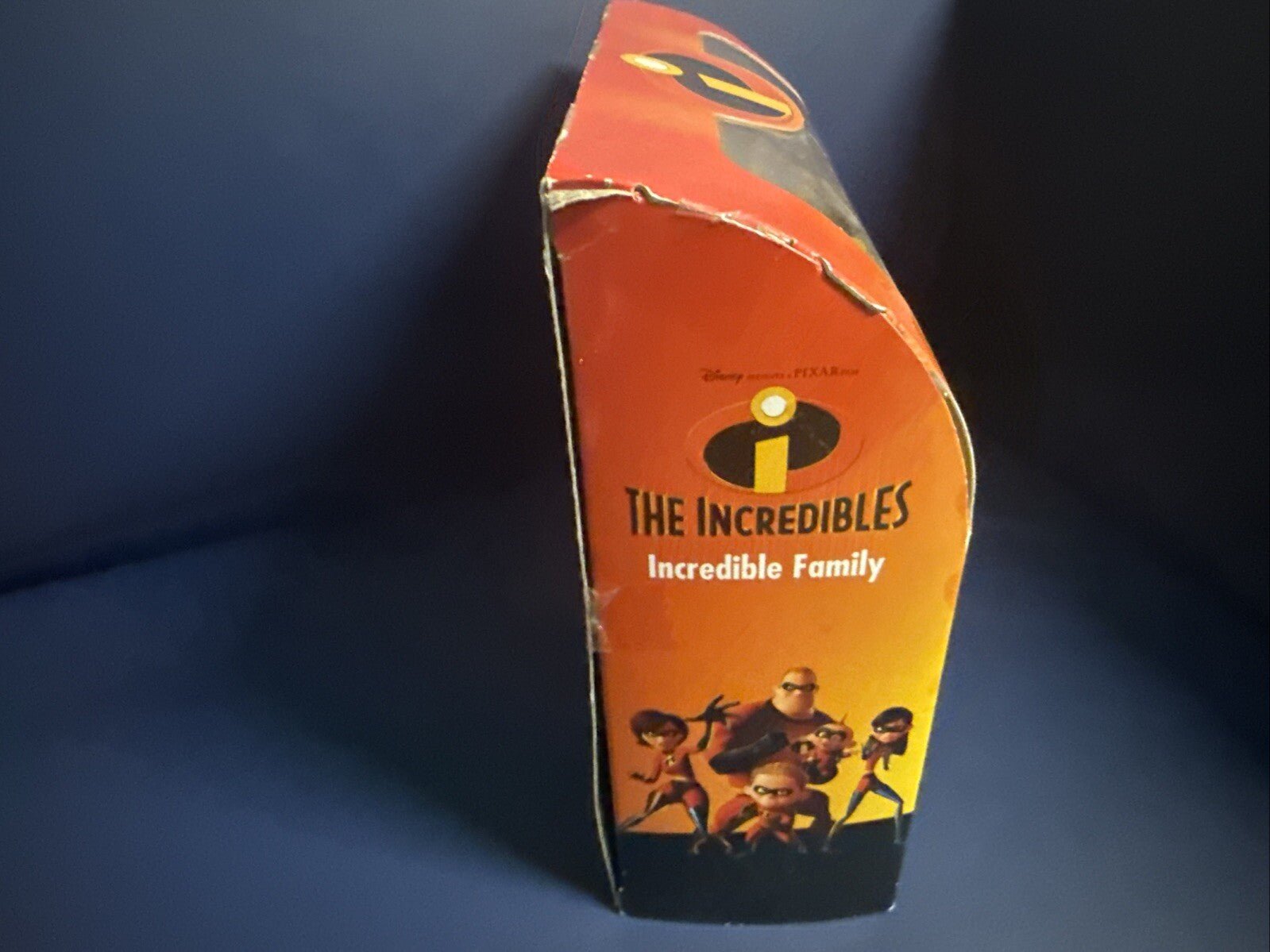 Disney THE INCREDIBLES “INCREDIBLE FAMILY” Action Figure Set 2003 New in Box - toyscardscomics