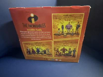 Disney THE INCREDIBLES “INCREDIBLE FAMILY” Action Figure Set 2003 New in Box - toyscardscomics