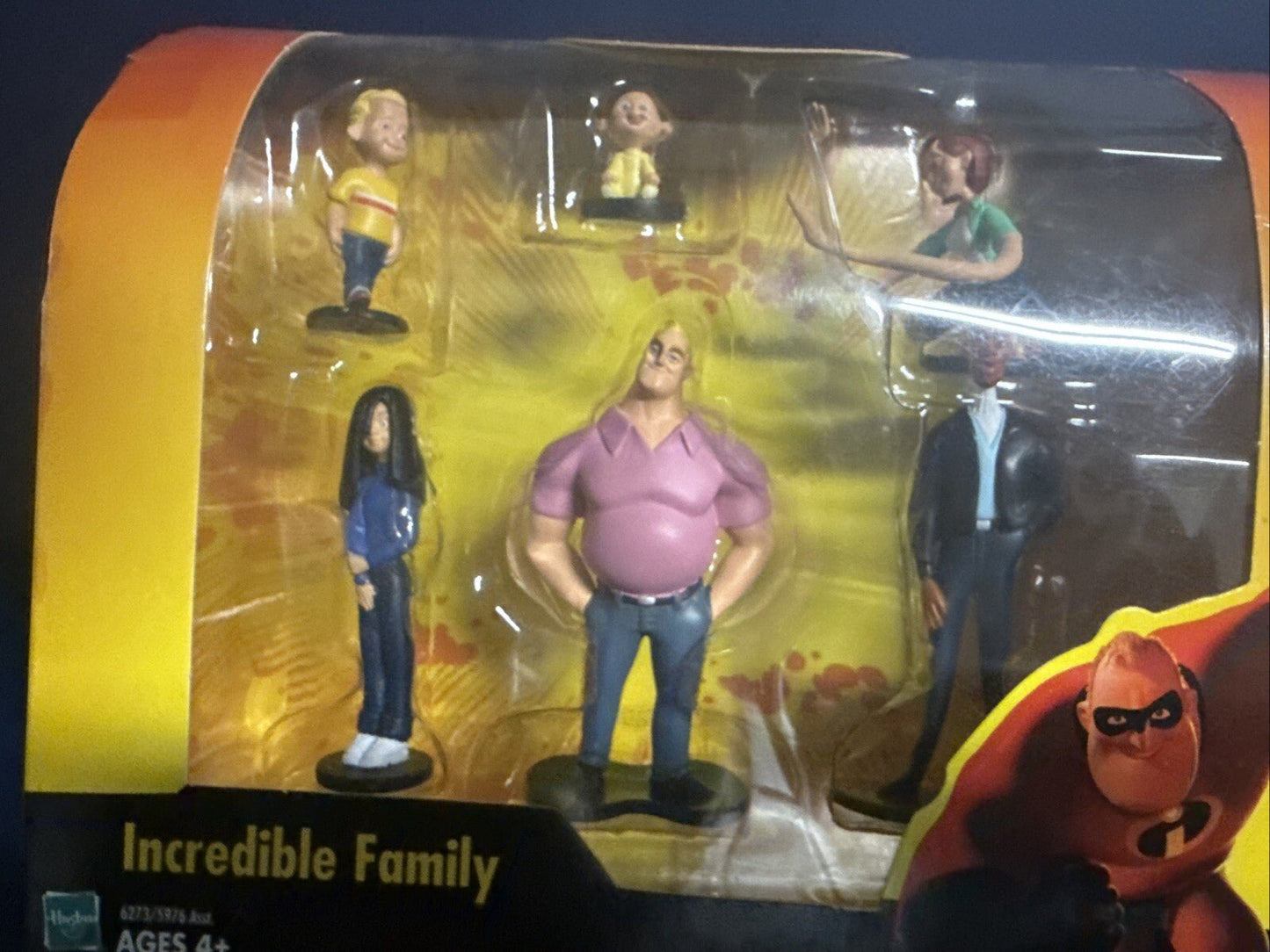 Disney THE INCREDIBLES “INCREDIBLE FAMILY” Action Figure Set 2003 New in Box - toyscardscomics