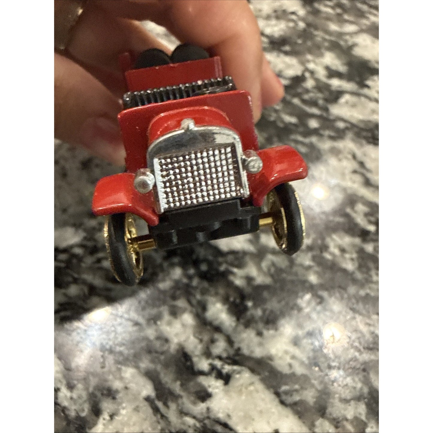 Red 1919 Pirsch Model Die-cast Fire Truck 1:64 Scale 1999 Readers Digest