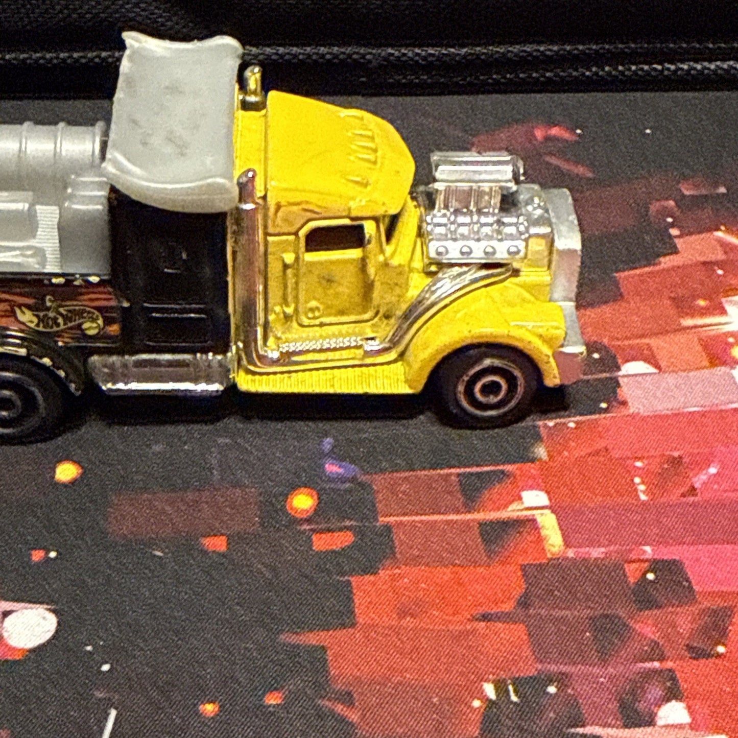 1999 Vintage Hot Wheels Elwoods Garage Truck Dragster 5"L Diecast Good Condition