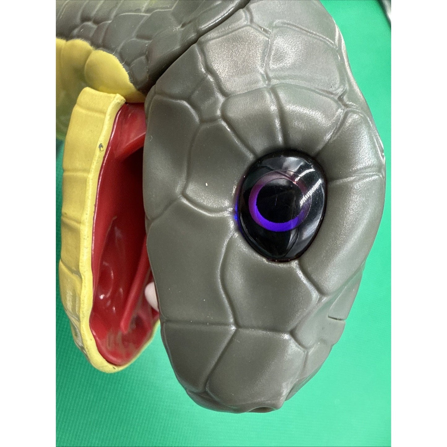 Fingerlings WowWee Untamed FANG King Cobra Snake Interactive Touch Motion Sound