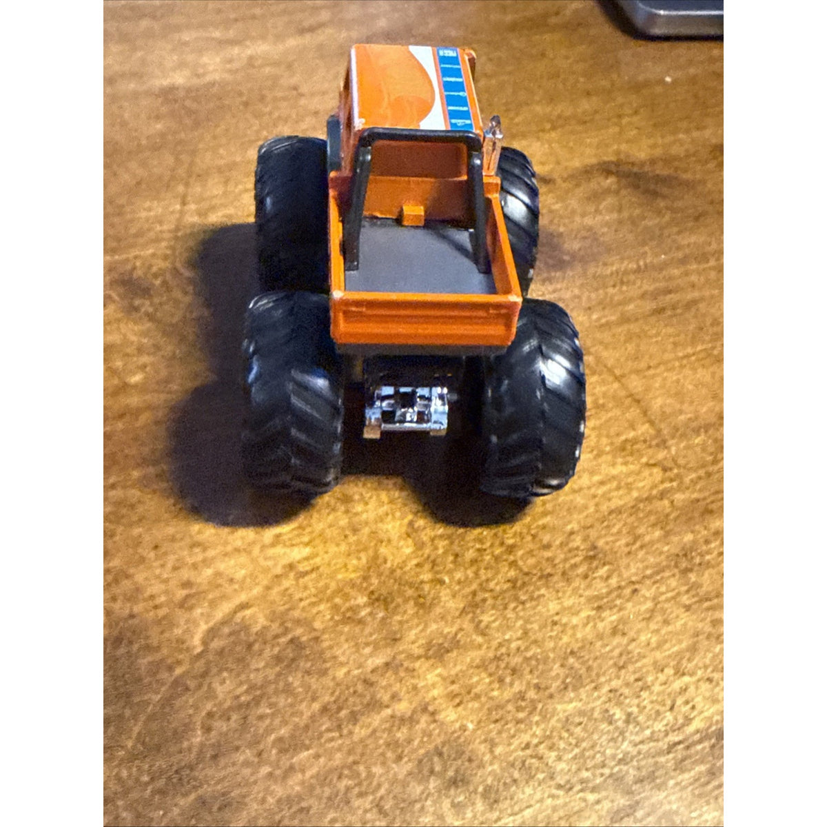 Hotwheels Monster Trucks Mercedes Benz Unimog Orange 1:64.