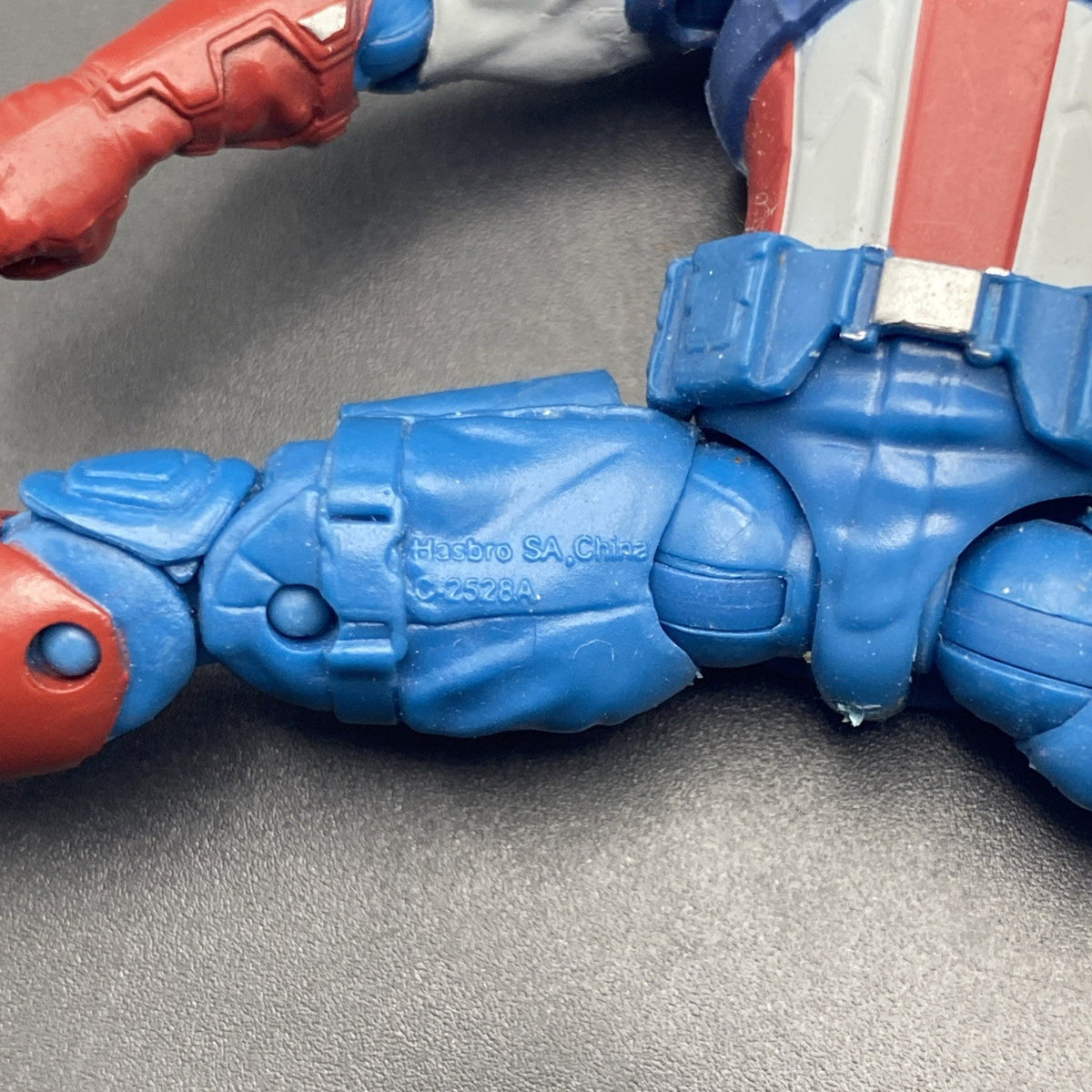 Marvel Avengers CAPTAIN AMERICA Hasbro 4" Action Figure 2011