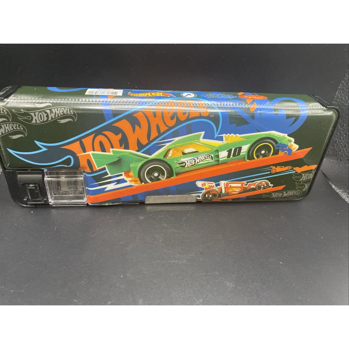 Mattel Hot Wheels pencil case & 2 pencils, very nice